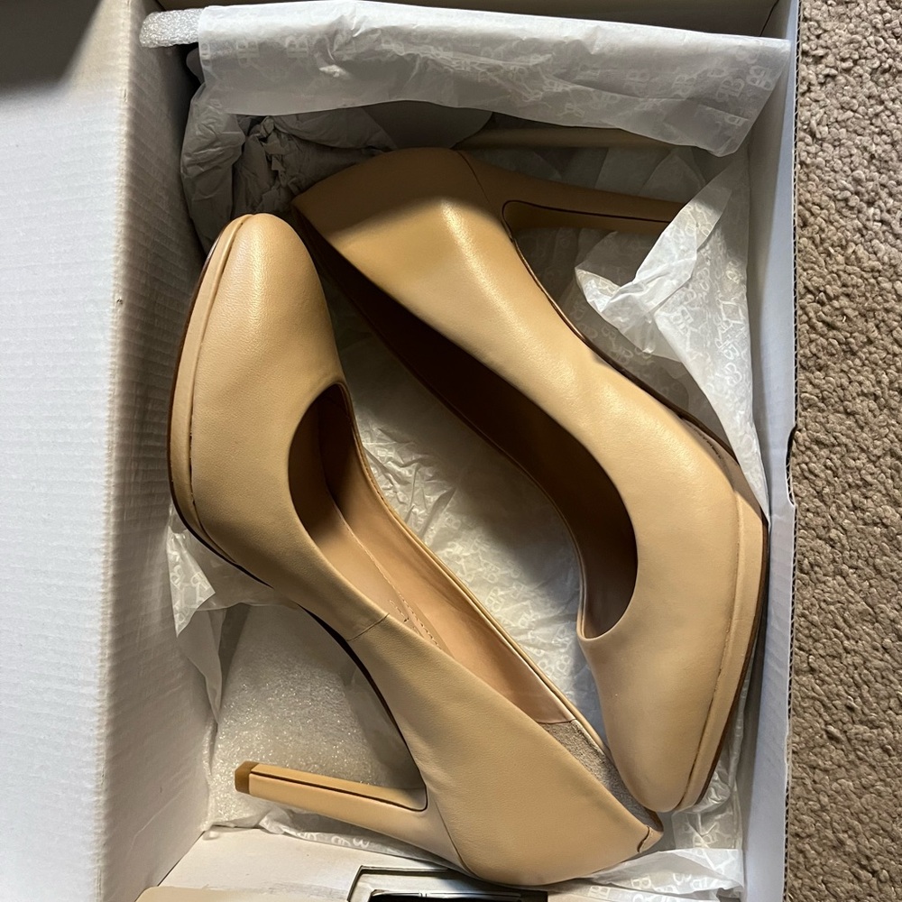 Banana republic nude pumps size 6.5 - Picture 3 of 3
